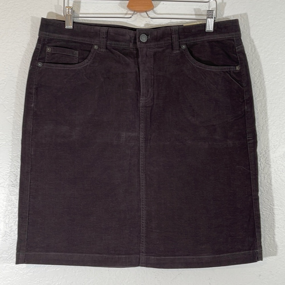 Heritage Denim by Bass Brown Corduroy Skirt Size 14 Front and back pockets New
